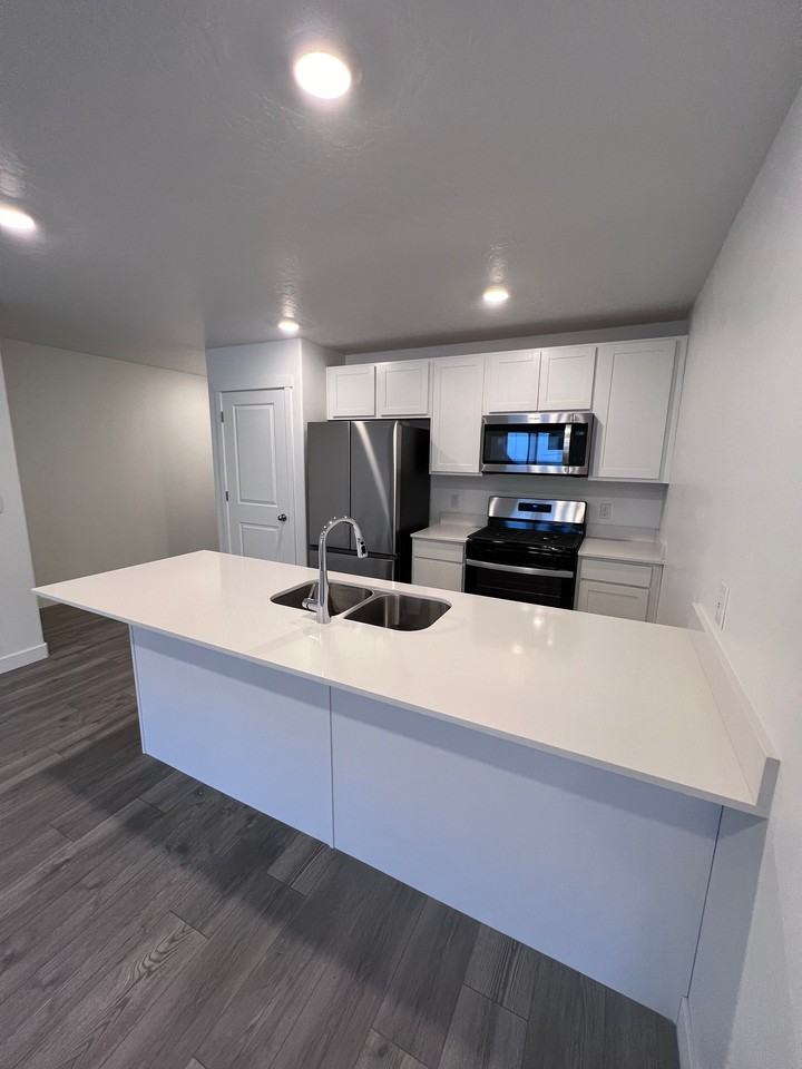 8446 W Meadow Bank Way - Photo 3 of 14