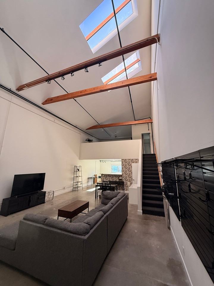 1175 59th St #5 - Photo 3 of 16