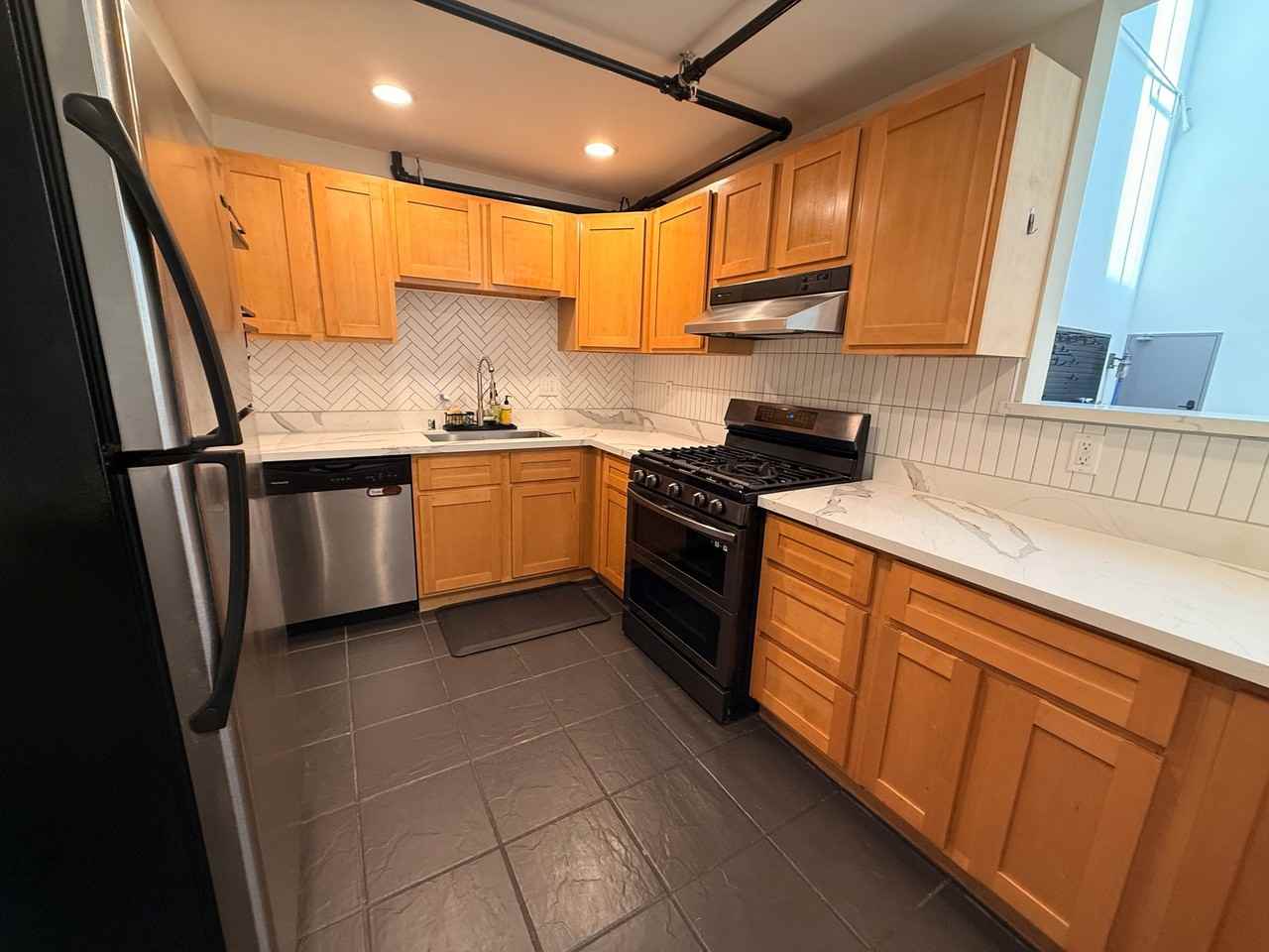 1175 59th St #5 - Photo 4 of 16