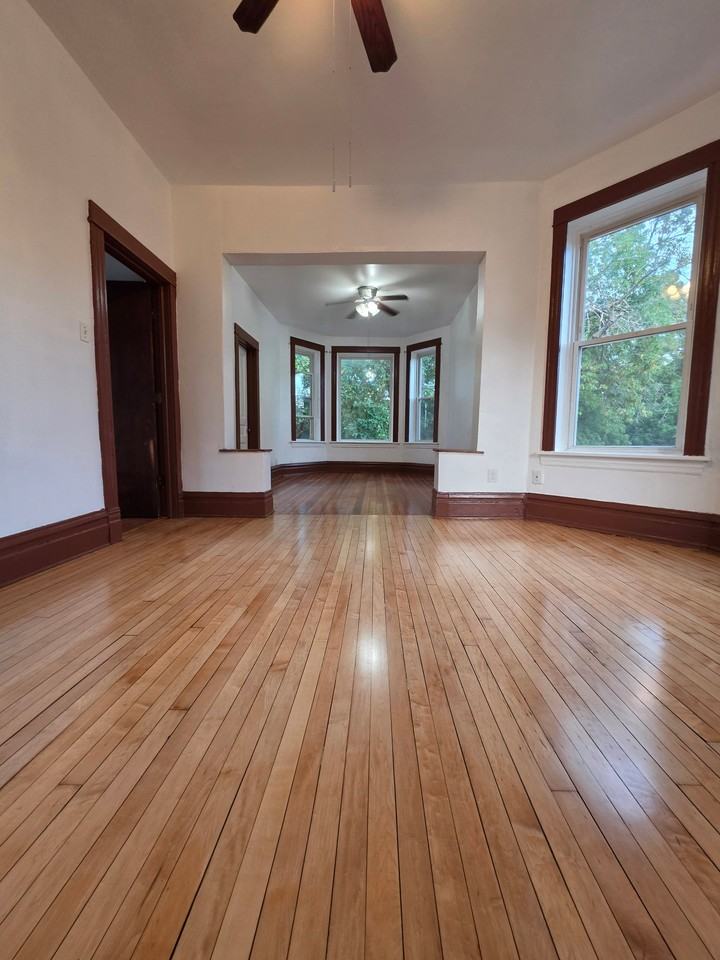1138 N Hamlin Ave #2 - Photo 4 of 16