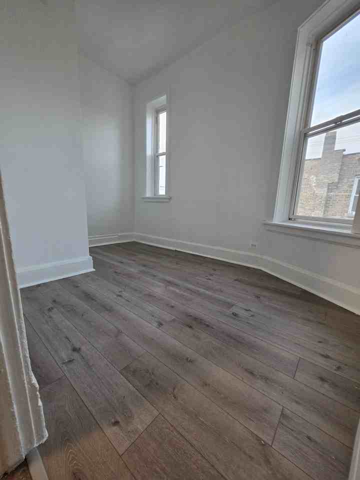 1138 N Hamlin Ave #2 - Photo 7 of 16