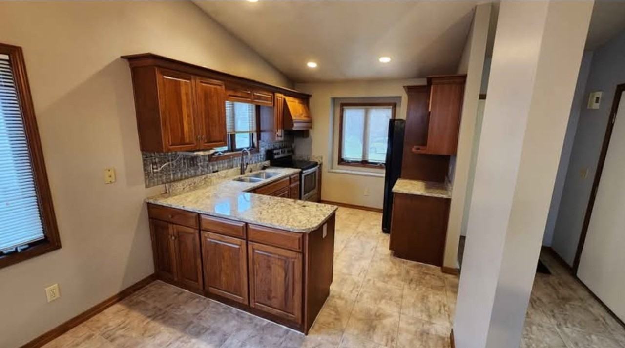 2416 E Ridge Ter #1 - Photo 3 of 16