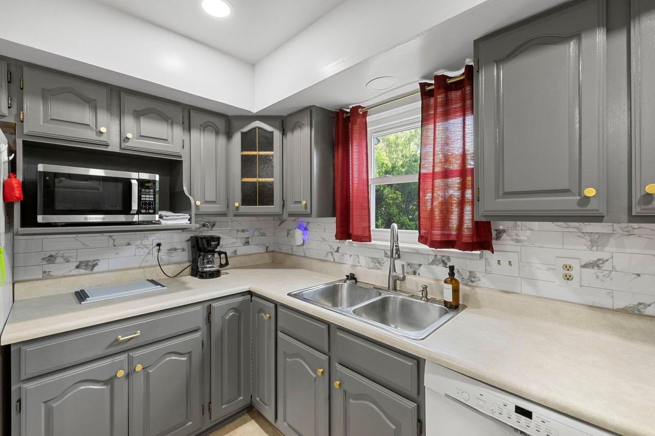5523 Castle Way - Photo 2 of 9