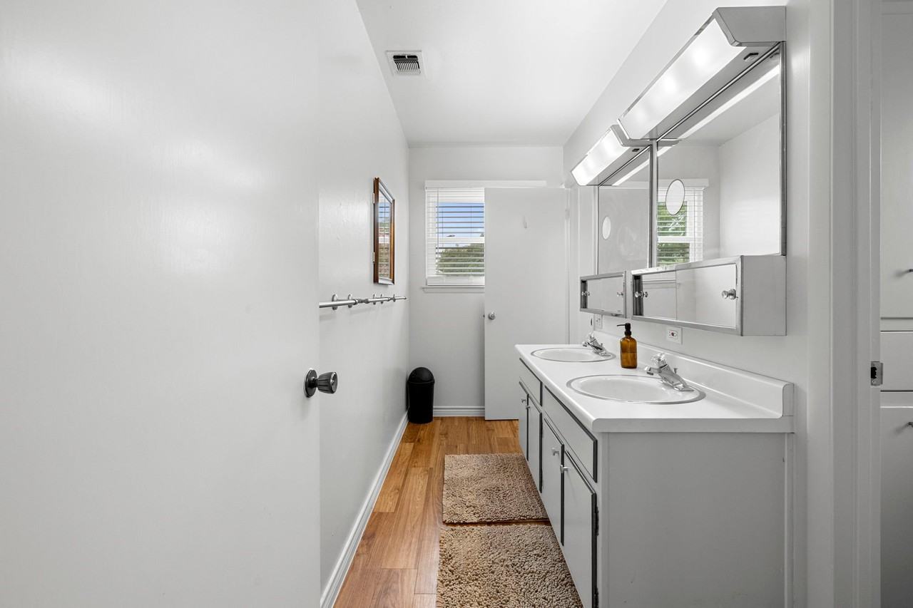 5523 Castle Way - Photo 6 of 9