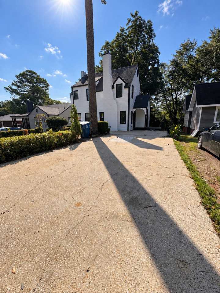 236 Pinewood Ave - Photo 3 of 20