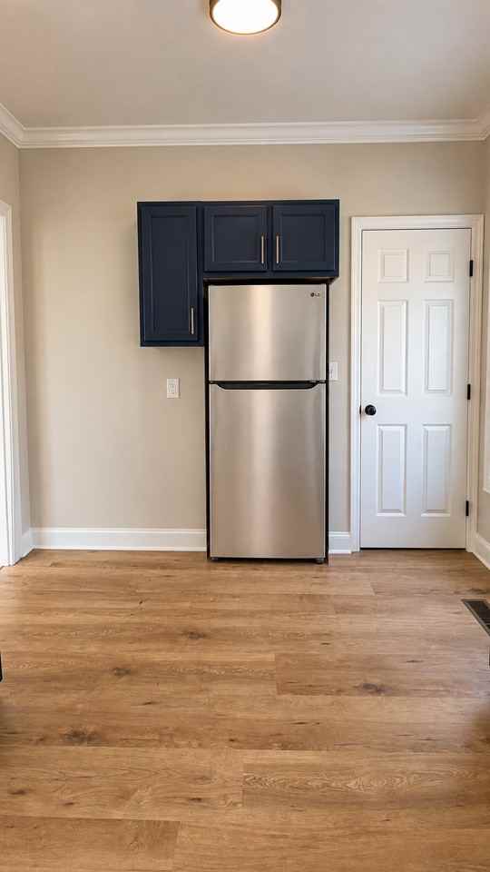 236 Pinewood Ave - Photo 6 of 20