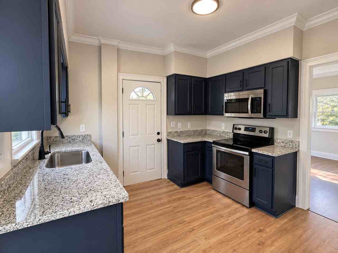 236 Pinewood Ave - Photo 7 of 20