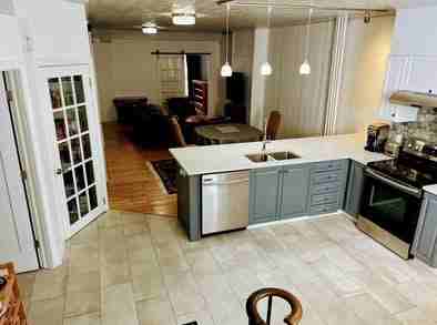 2232 Rue St-Antoine O - Photo 2 of 2