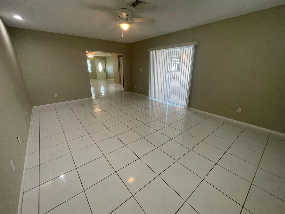 1805 Se 13th St #NA - Photo 5 of 9
