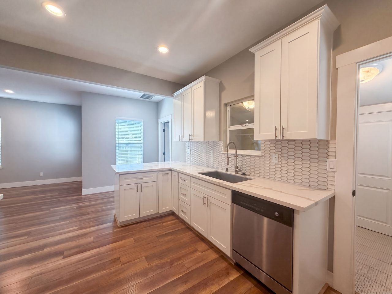 3212 San Jose Way #NA - Photo 6 of 18