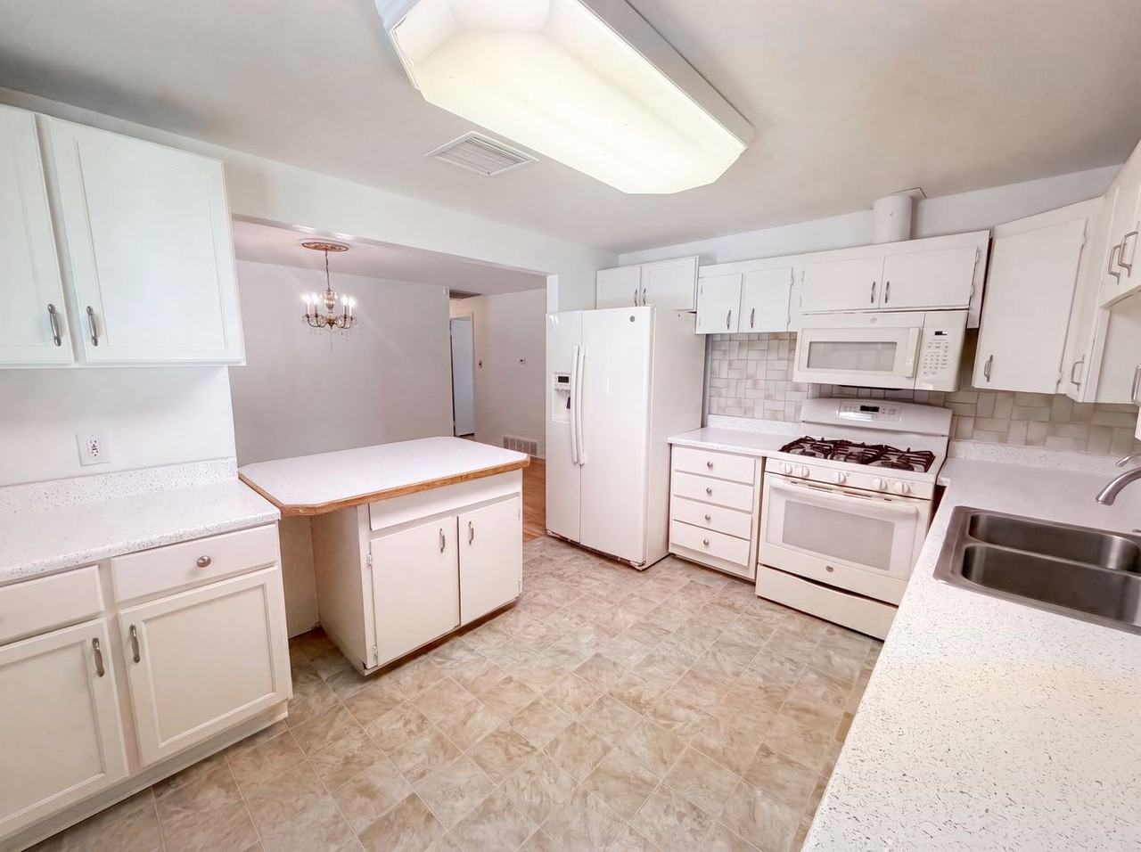 5668 Johnson St #NA - Photo 3 of 18