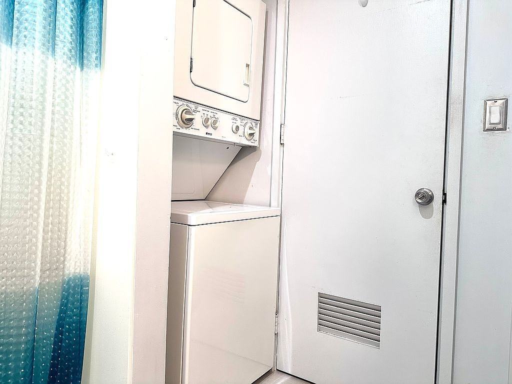 469 Ena Rd #618 - Photo 7 of 9
