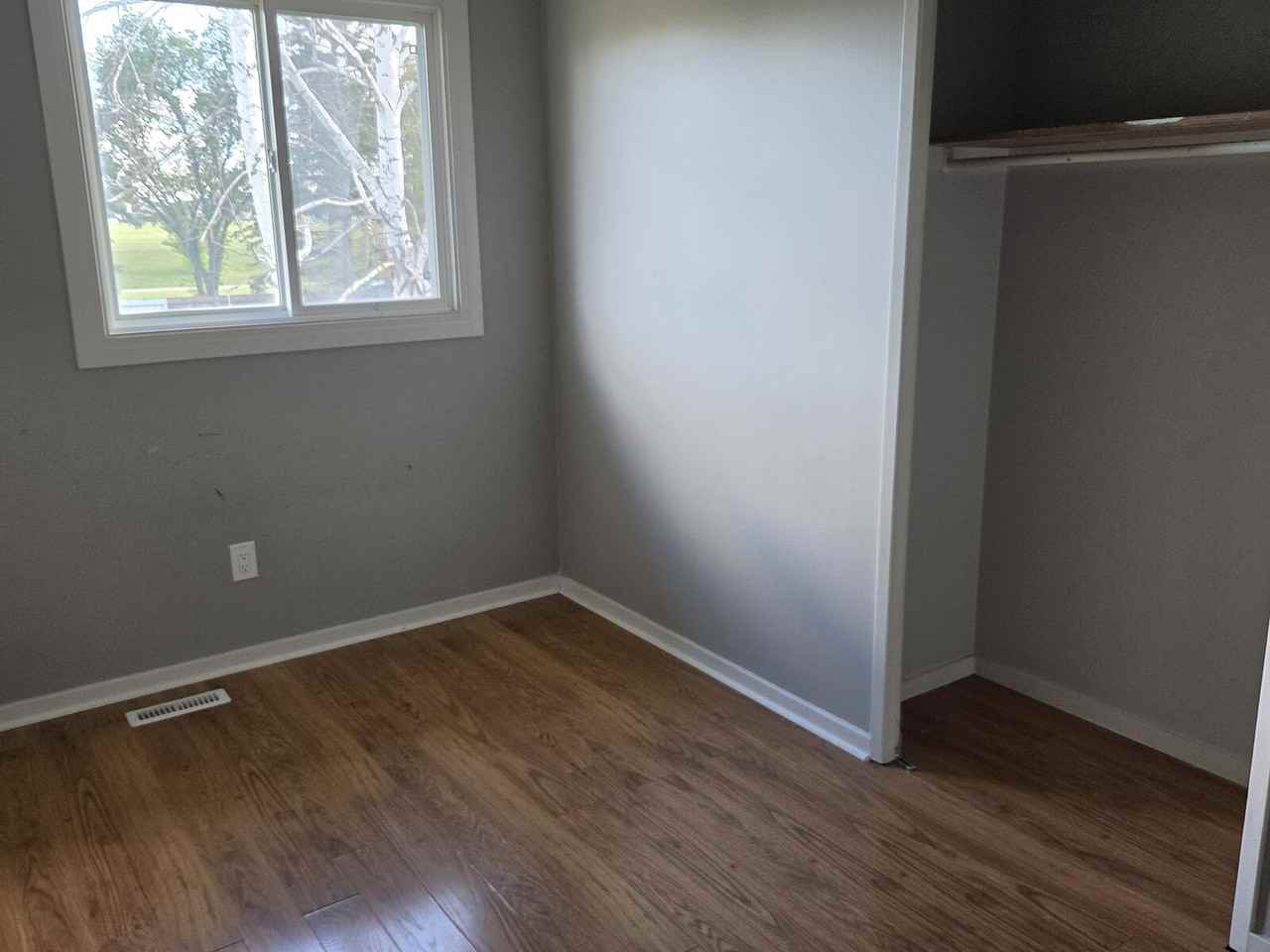 61 Castleglen Rd Ne - Photo 3 of 8