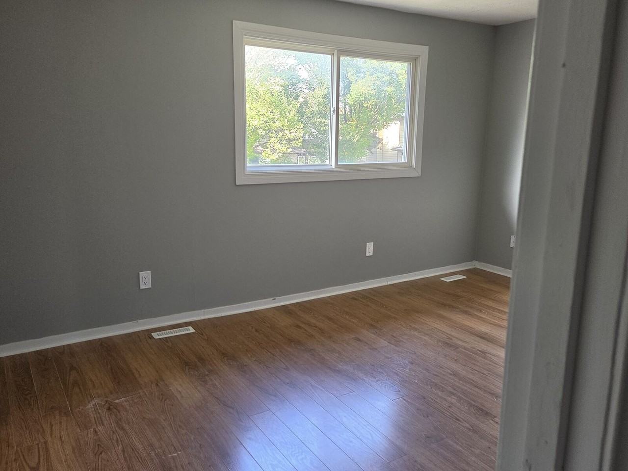 61 Castleglen Rd Ne - Photo 4 of 8