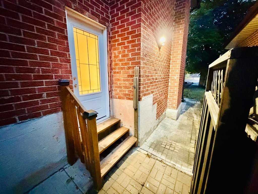 146 Crosby Ave - Photo 2 of 14