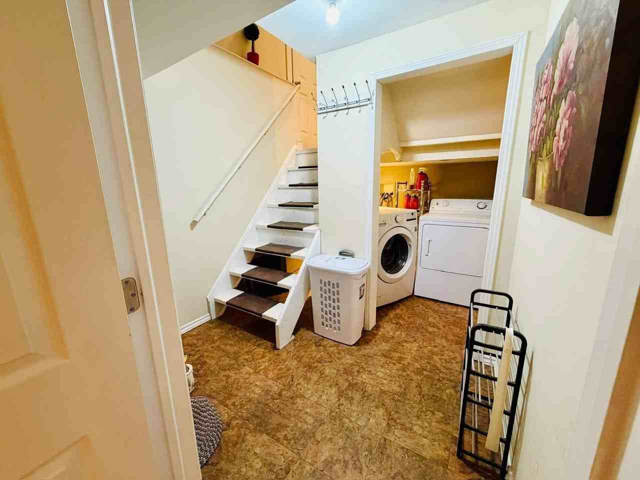 146 Crosby Ave - Photo 4 of 14