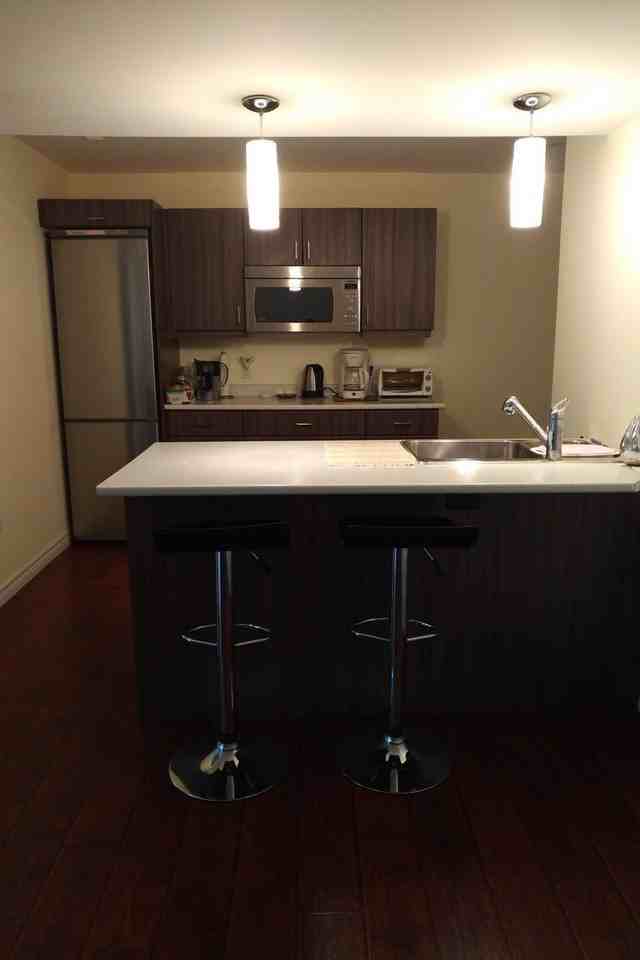 1053 Waterbury Cres - Photo 4 of 6