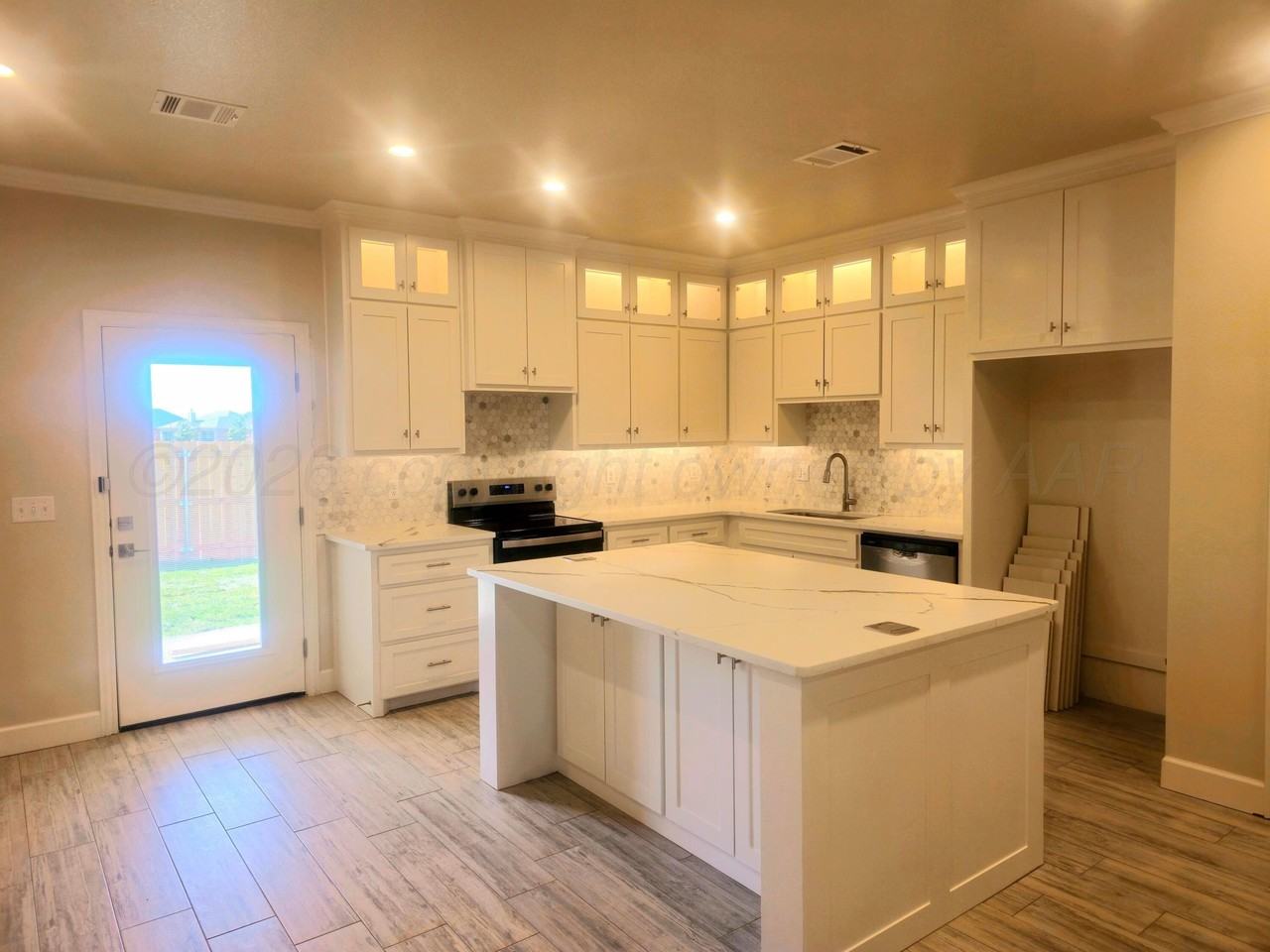7202 Bennett St - Photo 3 of 18
