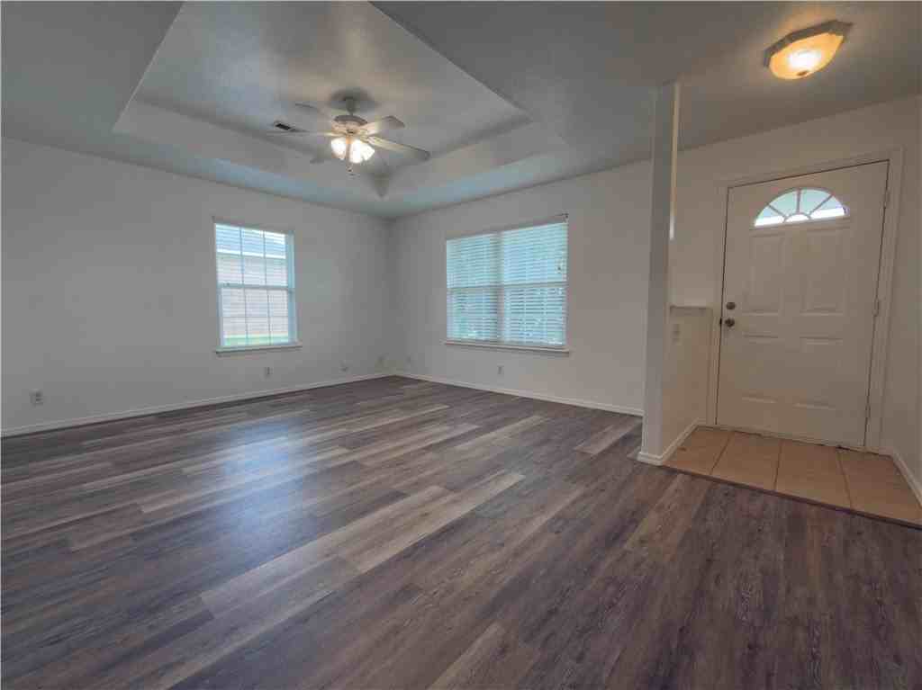 653 Appleridge Dr - Photo 2 of 13