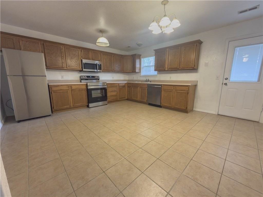 653 Appleridge Dr - Photo 3 of 13