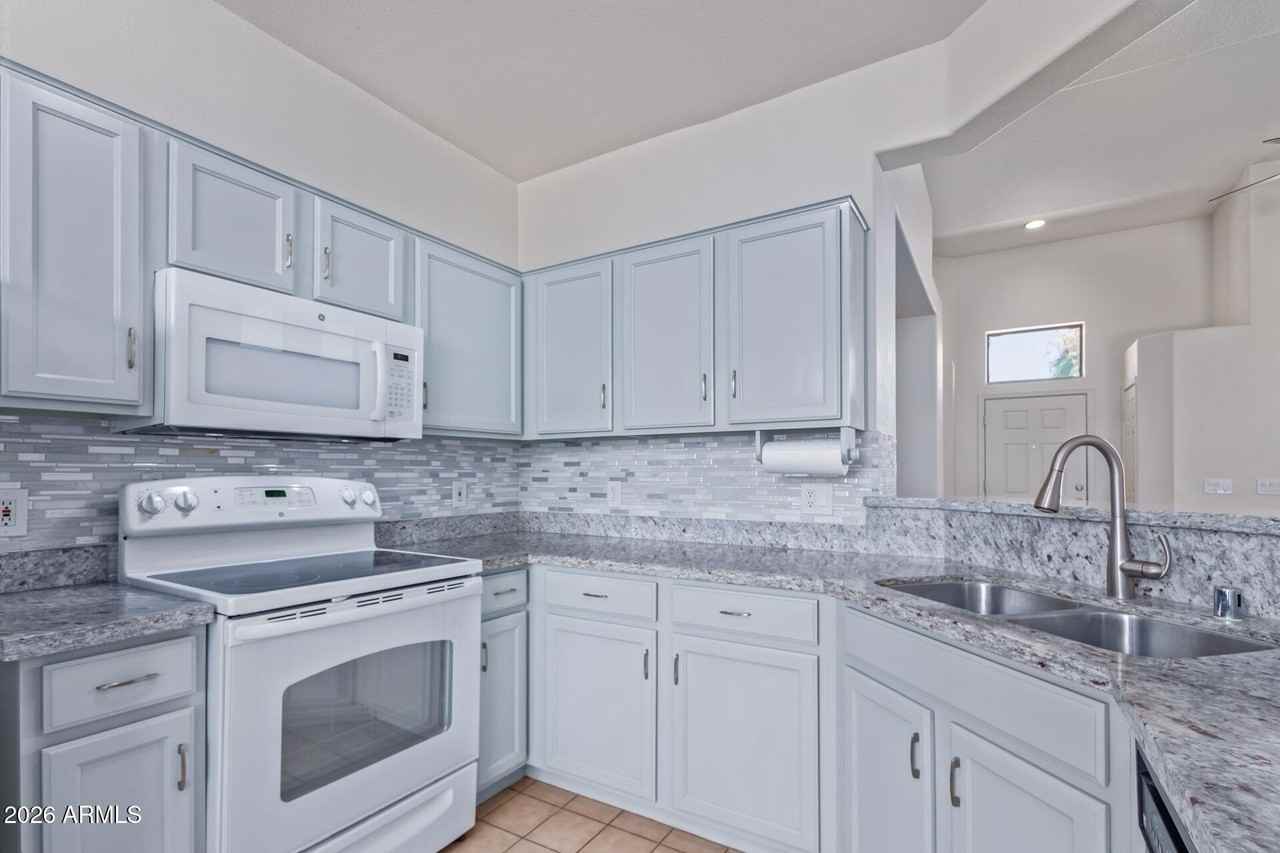 14307 W Lexington Ave - Photo 2 of 38