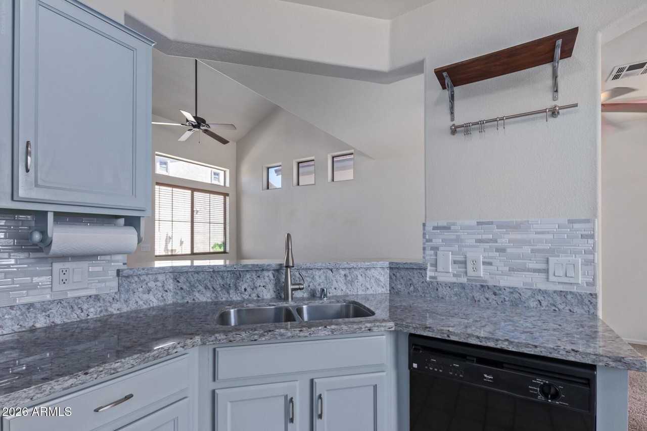 14307 W Lexington Ave - Photo 3 of 38
