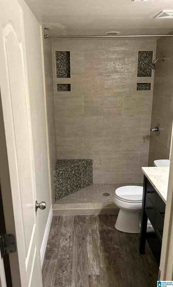233 Oaklyn Hills Dr - Photo 3 of 13
