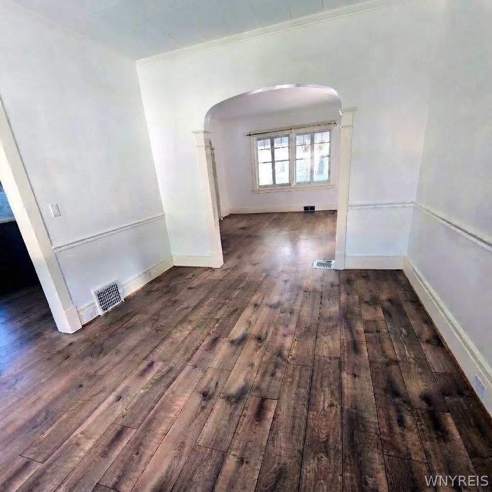 75 W Hazeltine Ave - Photo 4 of 24