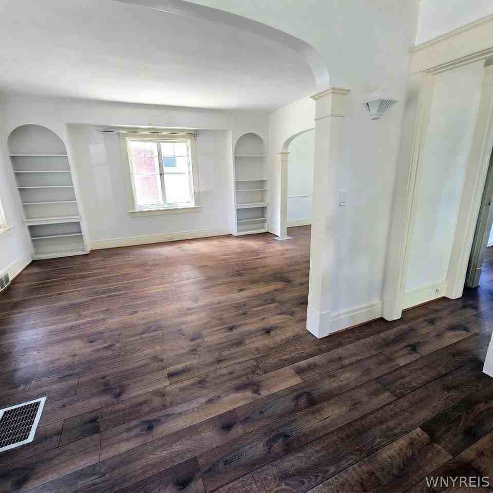 75 W Hazeltine Ave - Photo 6 of 24