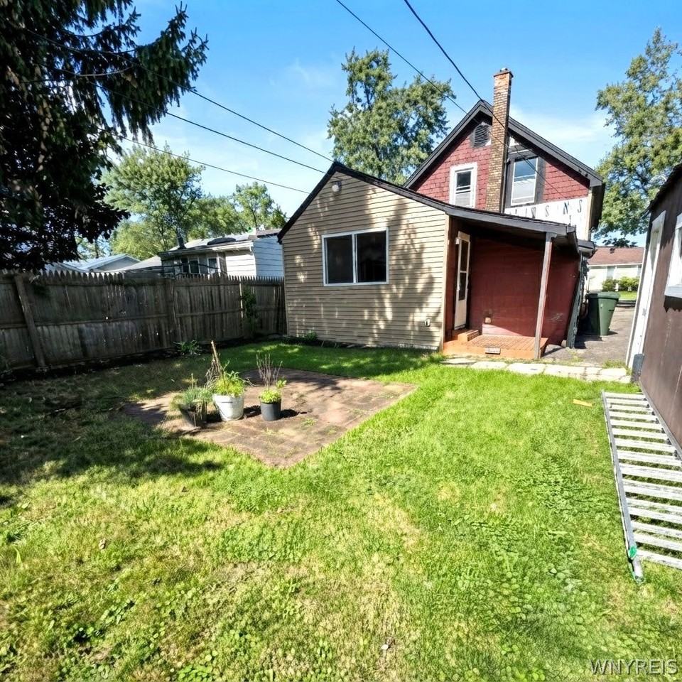 833 Revere Ave - Photo 3 of 22