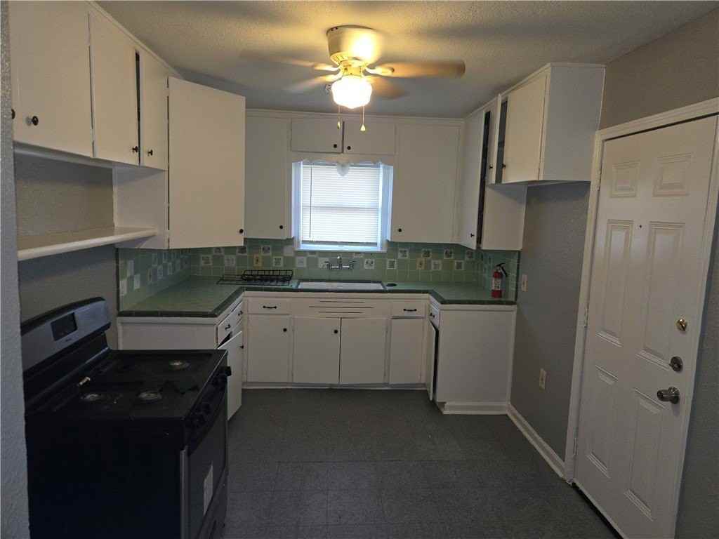 4502 Moravian Dr - Photo 5 of 11