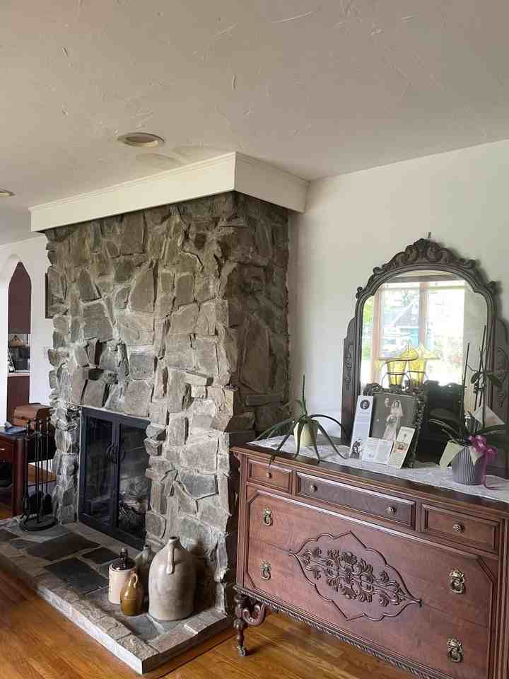 201 Center St - Photo 3 of 15