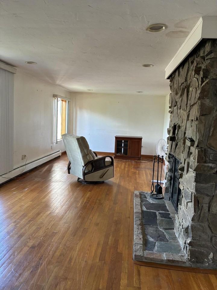 201 Center St - Photo 6 of 15