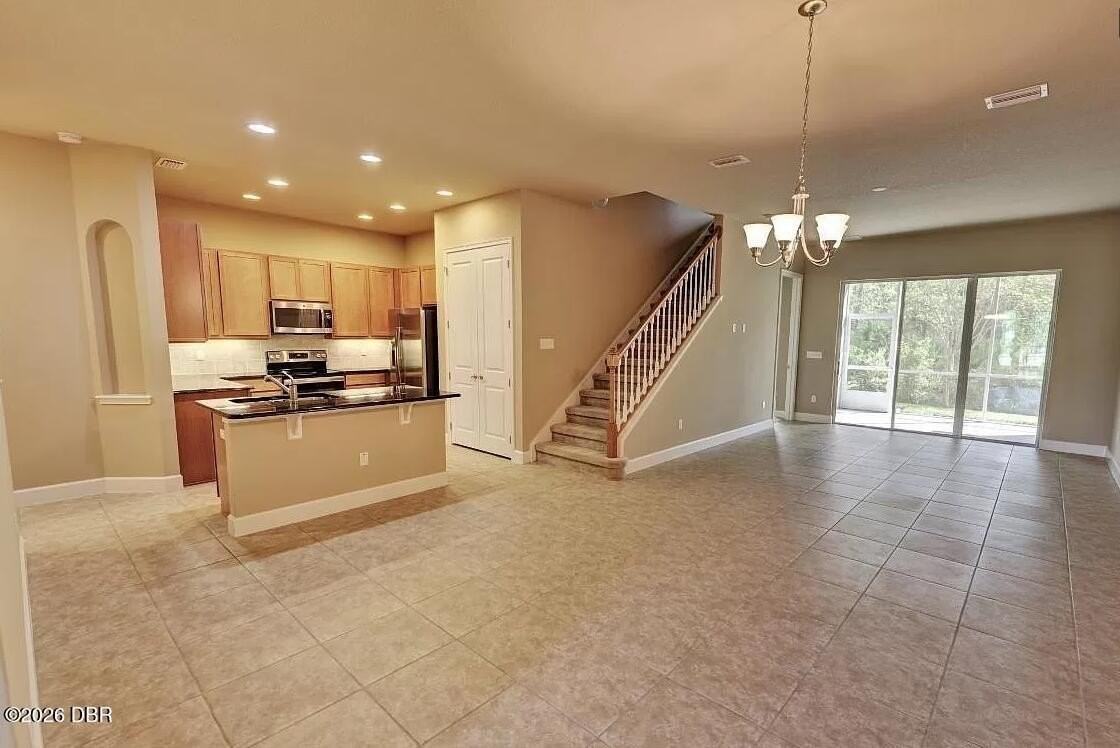 814 Aldenham Ln - Photo 3 of 20