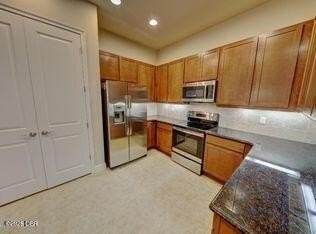 814 Aldenham Ln - Photo 4 of 20