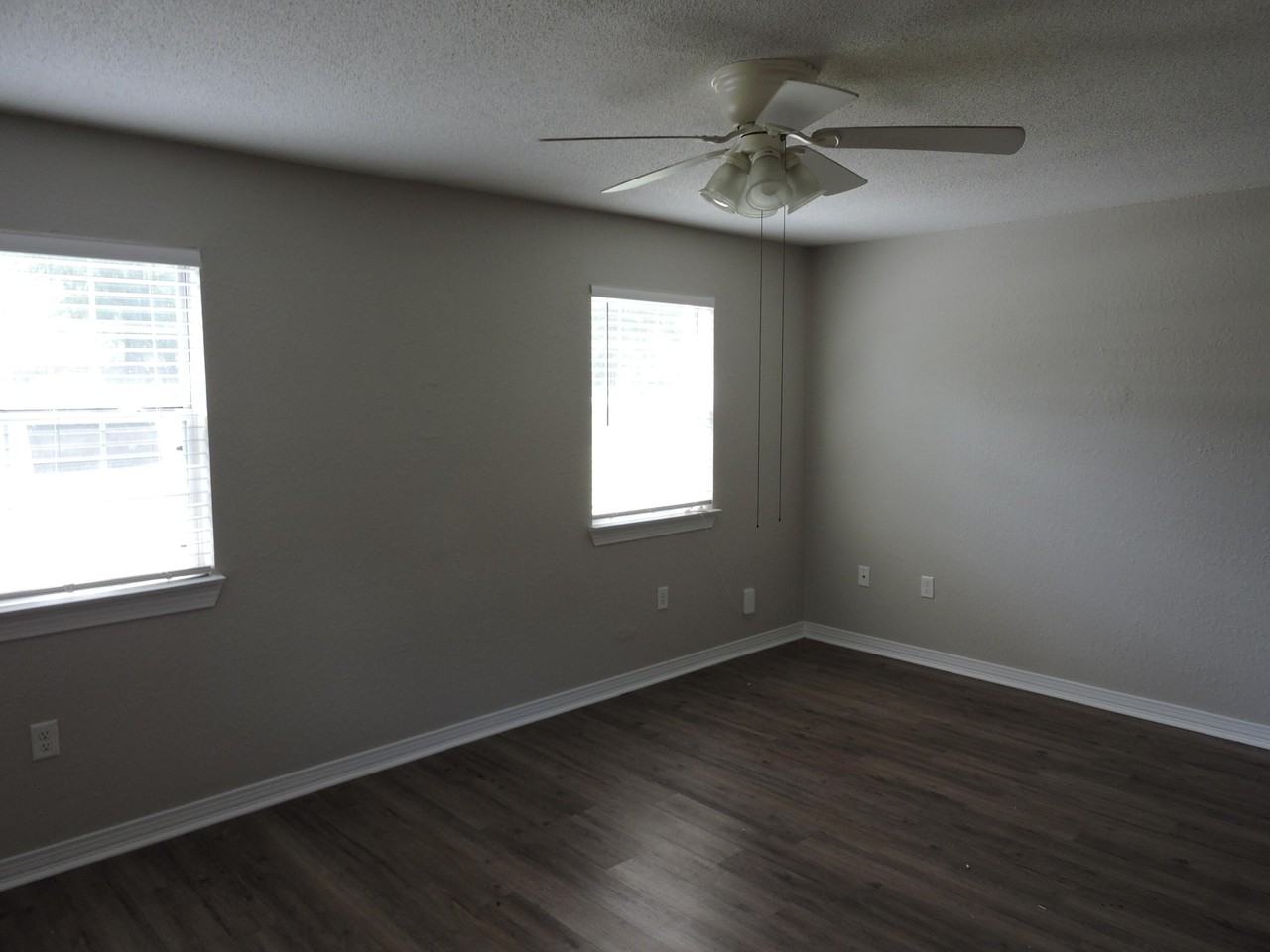 692 E Williams Ave - Photo 5 of 14