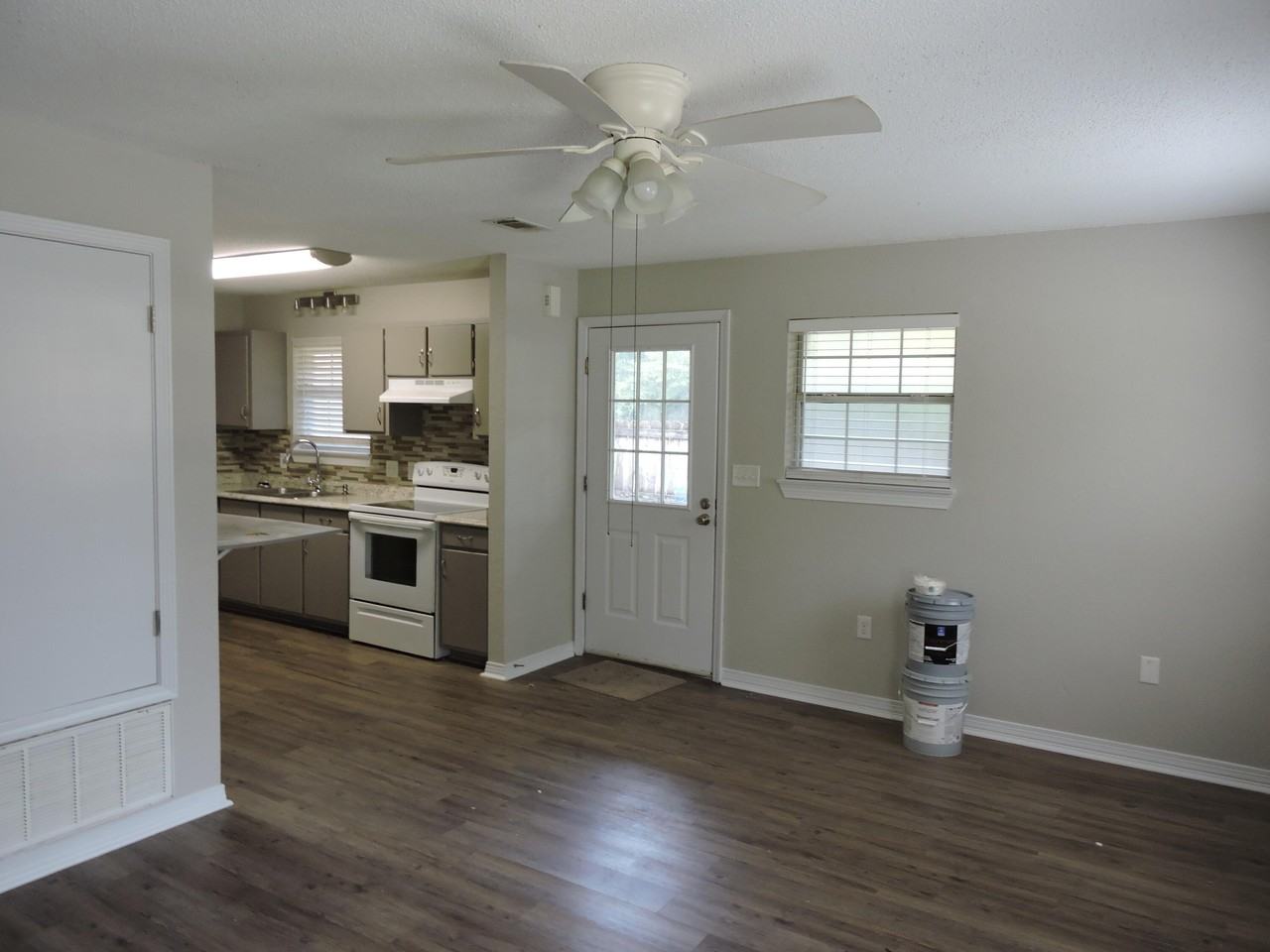 692 E Williams Ave - Photo 7 of 14