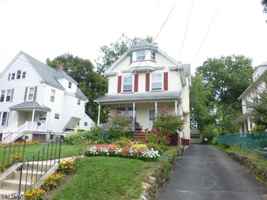 featured image of 521 Summit Ave