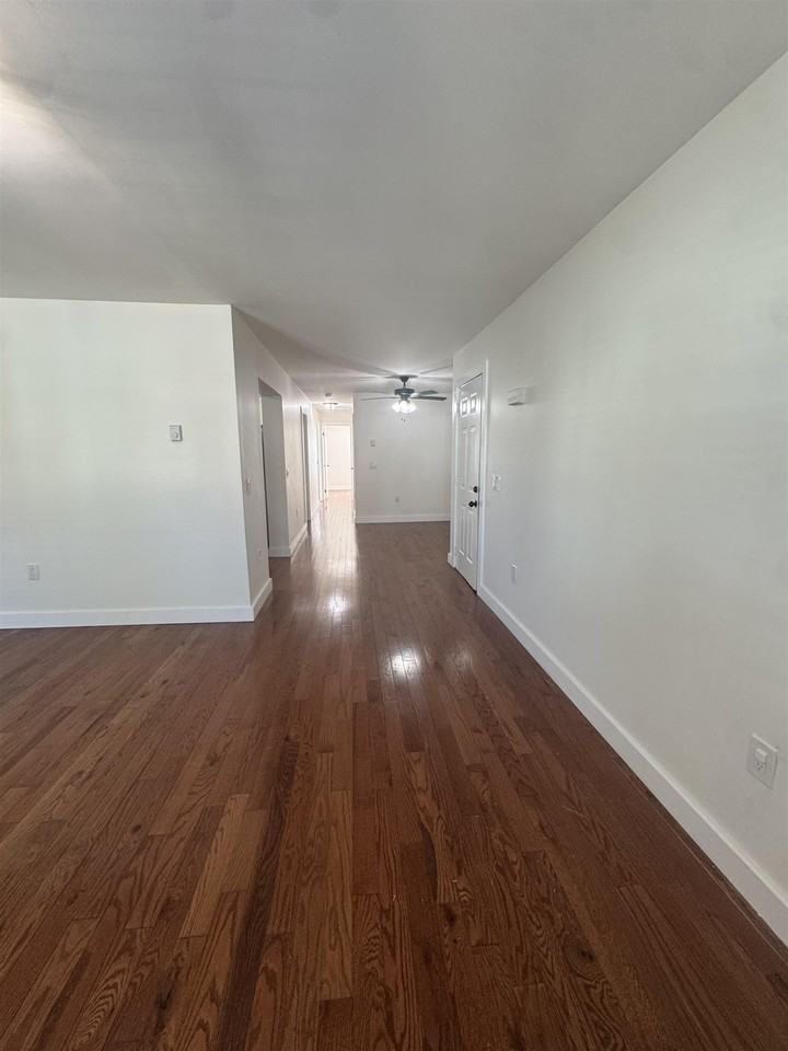 123 Orient Ave - Photo 4 of 13
