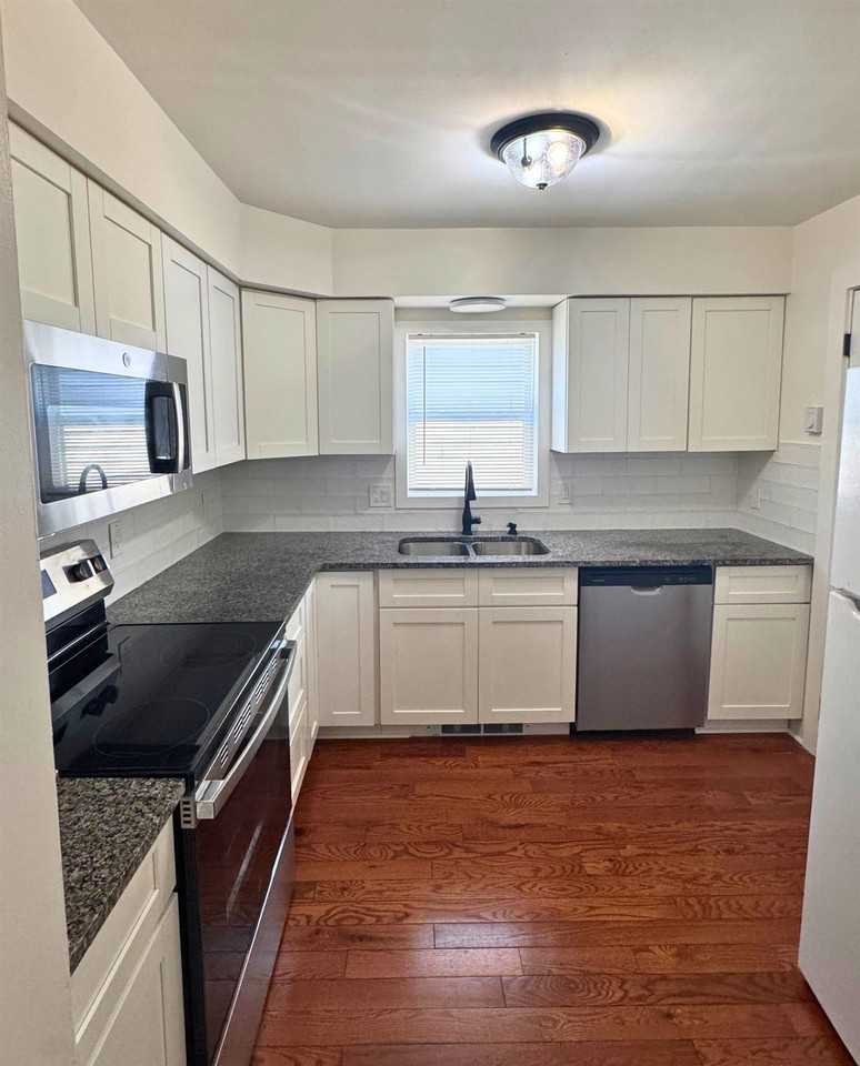 123 Orient Ave - Photo 6 of 13