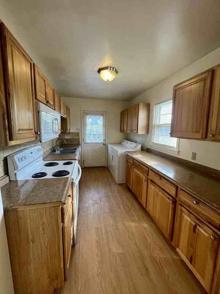 4601 Elgin Ave - Photo 4 of 11