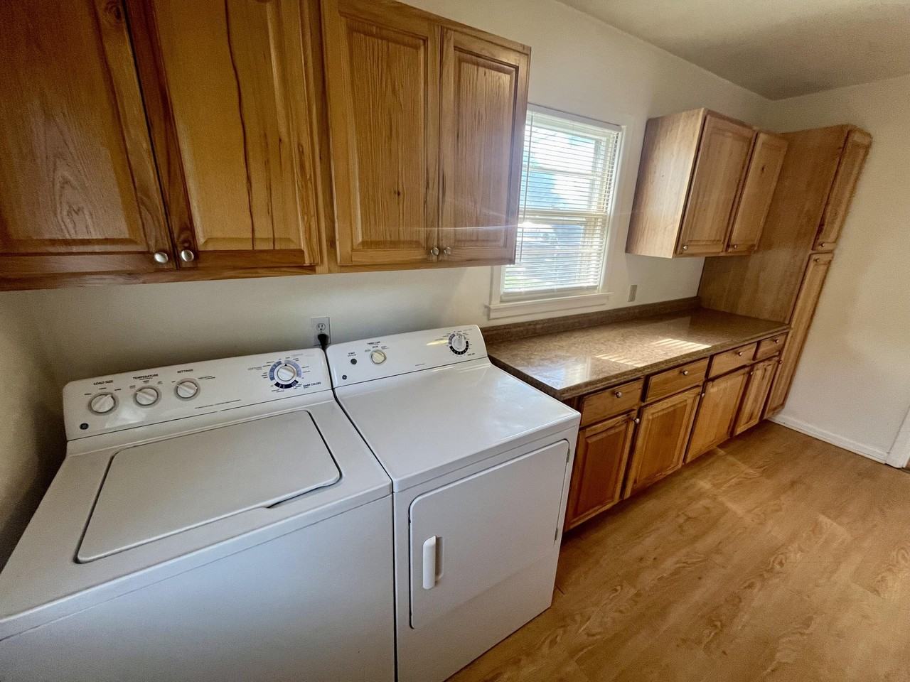 4601 Elgin Ave - Photo 5 of 11