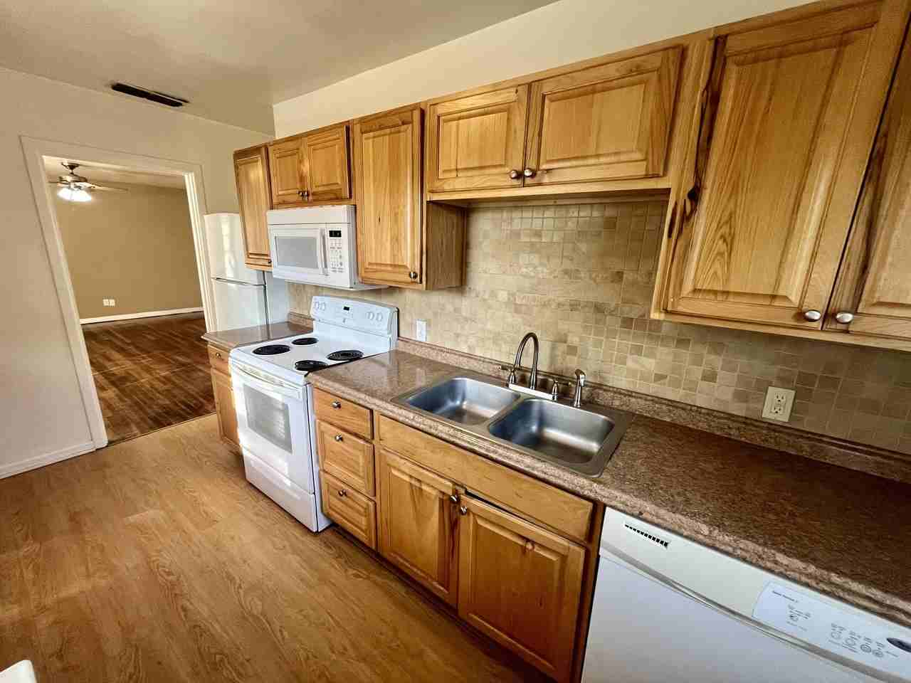 4601 Elgin Ave - Photo 6 of 11