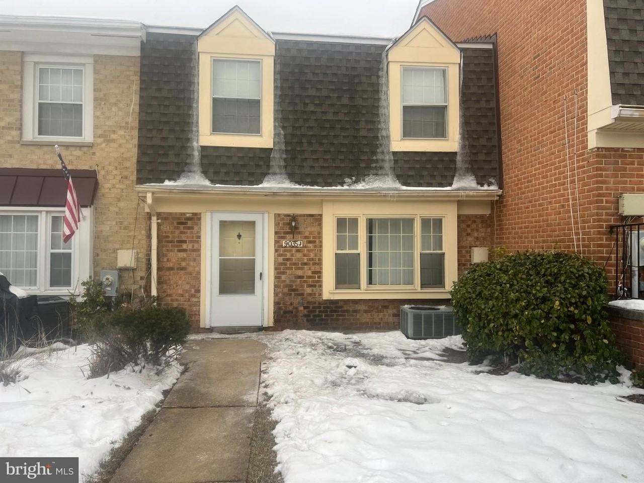 9035 N Laurel Rd - Photo 2 of 19