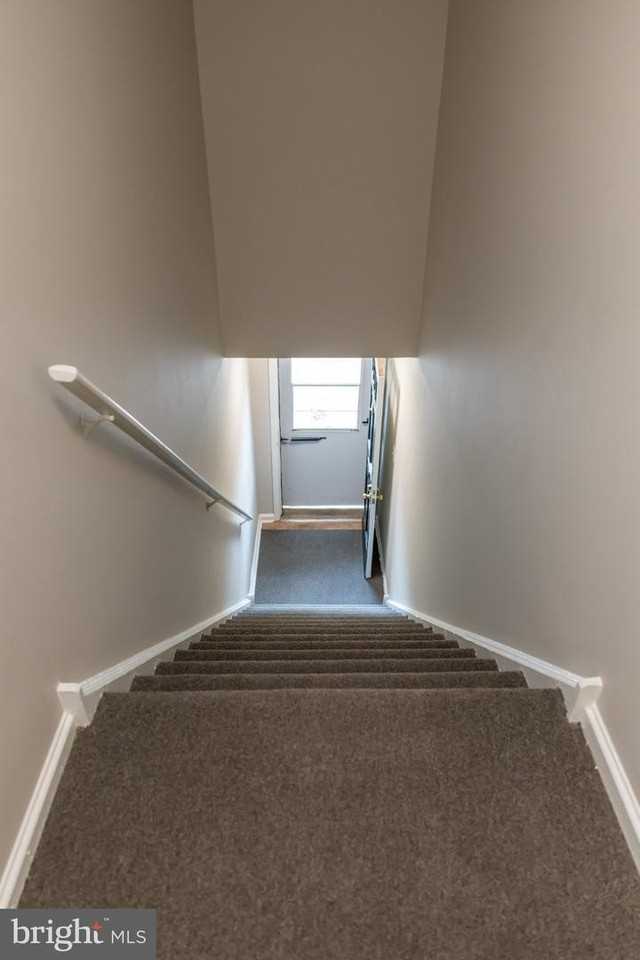 1108 Yardley Cmns - Photo 2 of 17