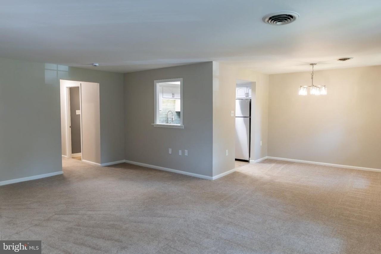 1108 Yardley Cmns - Photo 5 of 17