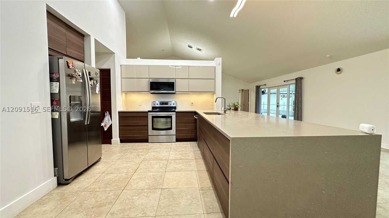 1035 Nw 164th Ave #0 - Photo 3 of 19