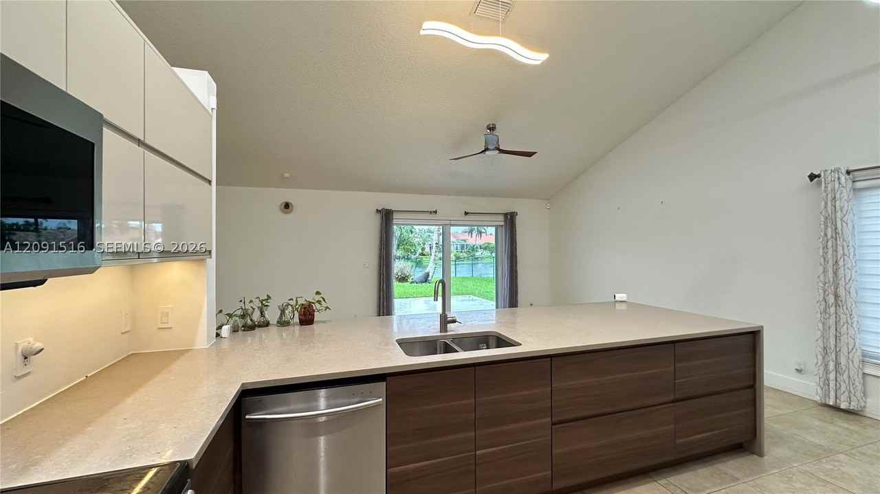 1035 Nw 164th Ave #0 - Photo 4 of 19