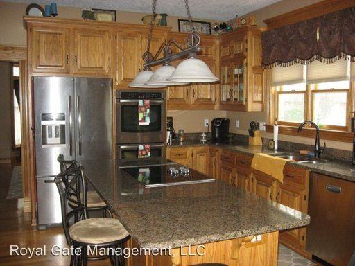 733 Village Ct - Photo 2 of 27