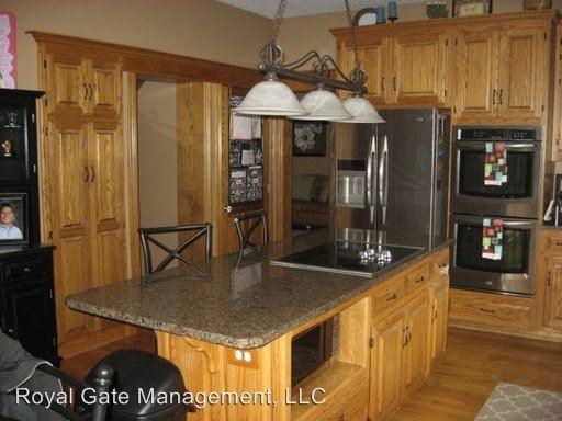 733 Village Ct - Photo 3 of 27